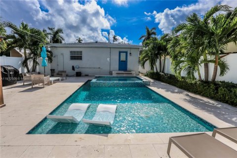 Купить виллу или дом в Холливуд, Флорида 3 спальни, 139.35м2, № 1968175 - фото 27