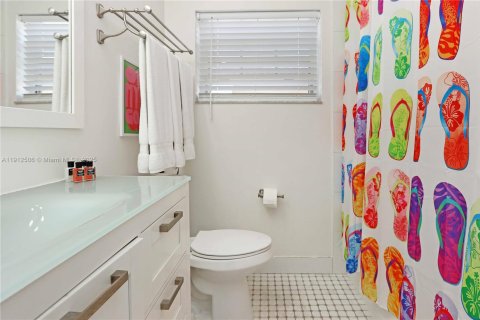 Купить виллу или дом в Холливуд, Флорида 3 спальни, 139.35м2, № 1968175 - фото 24