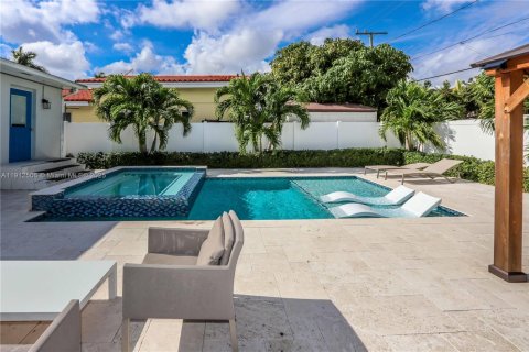 Купить виллу или дом в Холливуд, Флорида 3 спальни, 139.35м2, № 1968175 - фото 30