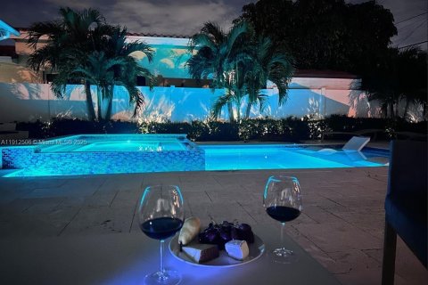 Купить виллу или дом в Холливуд, Флорида 3 спальни, 139.35м2, № 1968175 - фото 1