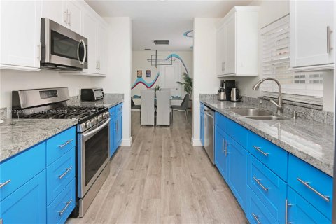 Купить виллу или дом в Холливуд, Флорида 3 спальни, 139.35м2, № 1968175 - фото 14