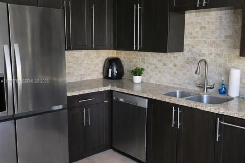 Снять в аренду виллу или дом в Дейви, Флорида 2 спальни, 122.63м2, № 2027375 - фото 2