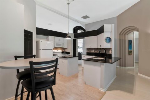 Villa ou maison à vendre à Tampa, Floride: 2 chambres, 164.53 m2 № 2235502 - photo 9
