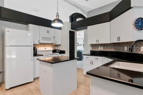 Villa ou maison à vendre à Tampa, Floride: 2 chambres, 164.53 m2 № 2235502 - photo 18
