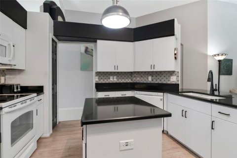 Villa ou maison à vendre à Tampa, Floride: 2 chambres, 164.53 m2 № 2235502 - photo 6