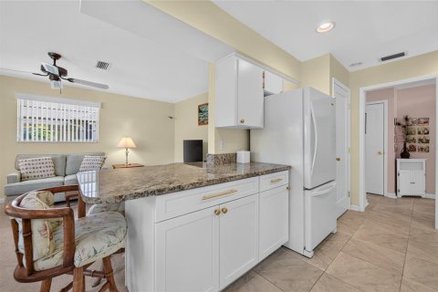 Villa ou maison à vendre à New Smyrna Beach, Floride: 2 chambres, 197.14 m2 № 2344898 - photo 10
