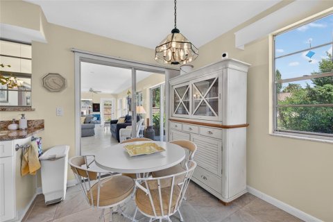 Villa ou maison à vendre à New Smyrna Beach, Floride: 2 chambres, 197.14 m2 № 2344898 - photo 12