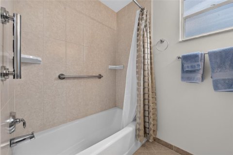 Villa ou maison à vendre à New Smyrna Beach, Floride: 2 chambres, 197.14 m2 № 2344898 - photo 19