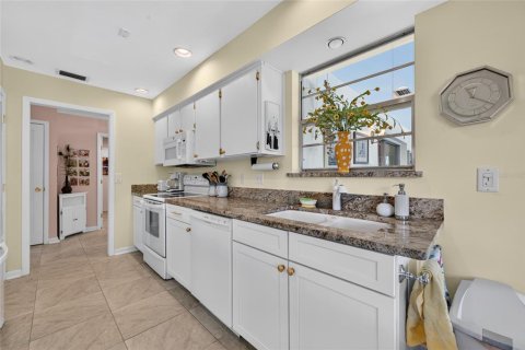 Villa ou maison à vendre à New Smyrna Beach, Floride: 2 chambres, 197.14 m2 № 2344898 - photo 11