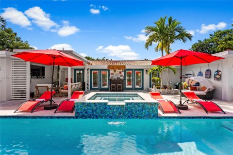 Casa en alquiler en Fort Lauderdale, Florida, 4 dormitorios, 187.01 m2 № 1993737 - foto 1