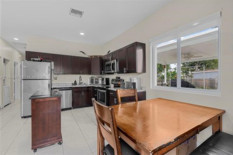 Купить виллу или дом в Майами, Флорида 3 спальни, 89.74м2, № 2010621 - фото 7