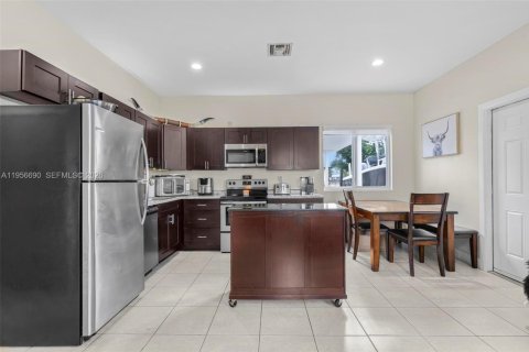 Купить виллу или дом в Майами, Флорида 3 спальни, 89.74м2, № 2010621 - фото 6