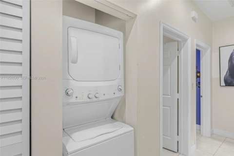 Купить виллу или дом в Майами, Флорида 3 спальни, 89.74м2, № 2010621 - фото 15