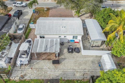 Купить виллу или дом в Майами, Флорида 3 спальни, 89.74м2, № 2010621 - фото 24