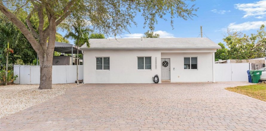 Дом в Майами, Флорида 3 спальни, 89.74м2 № 2010621