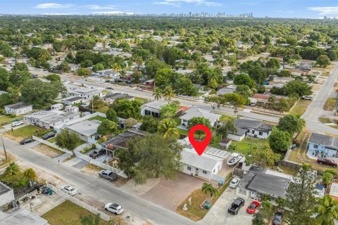 Купить виллу или дом в Майами, Флорида 3 спальни, 89.74м2, № 2010621 - фото 22