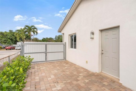 Купить виллу или дом в Майами, Флорида 3 спальни, 89.74м2, № 2010621 - фото 18