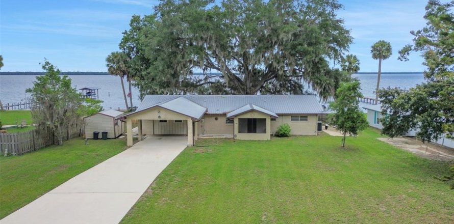 Casa en Crescent City, Florida 3 dormitorios, 177.63 m2 № 1777230
