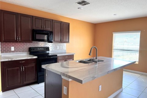 House in Davenport, Florida 5 bedrooms, 217.86 sq.m. № 1810827 - photo 7