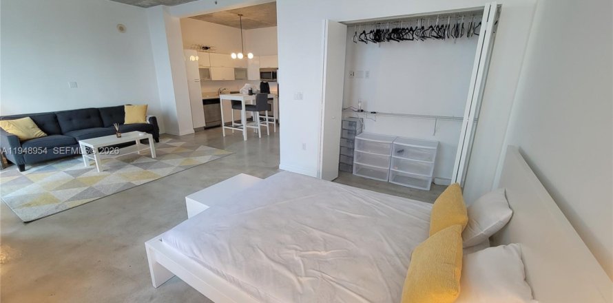 Кондоминиум с 1 спальней в Майами, Флорида № 2004831