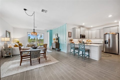 House in Punta Gorda, Florida 2 bedrooms, 139.54 sq.m. № 1723858 - photo 9