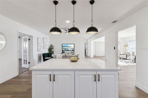 Casa en venta en Auburndale, Florida, 4 dormitorios, 252.69 m2 № 2111642 - foto 21