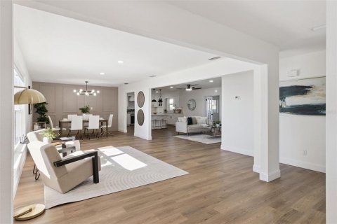 Casa en venta en Auburndale, Florida, 4 dormitorios, 252.69 m2 № 2111642 - foto 10