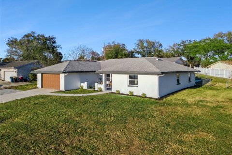 Casa en venta en Auburndale, Florida, 4 dormitorios, 252.69 m2 № 2111642 - foto 6