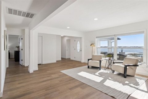Casa en venta en Auburndale, Florida, 4 dormitorios, 252.69 m2 № 2111642 - foto 11