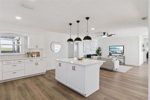 Casa en venta en Auburndale, Florida, 4 dormitorios, 252.69 m2 № 2111642 - foto 17