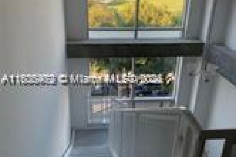 Condominio en venta en Miami, Florida, 108.14 m2 № 1940659 - foto 9