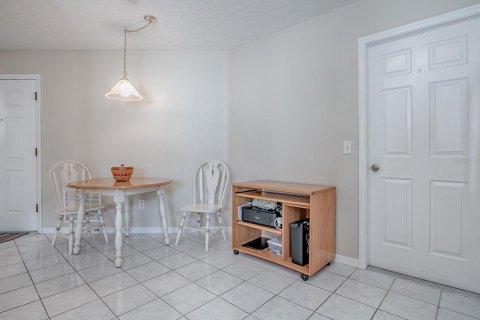 House in The Villages, Florida 2 bedrooms, 108.88 sq.m. № 1903148 - photo 7
