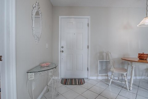 House in The Villages, Florida 2 bedrooms, 108.88 sq.m. № 1903148 - photo 4