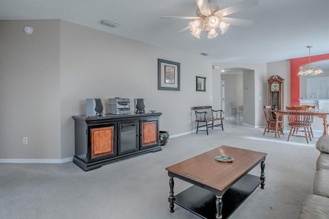 House in The Villages, Florida 2 bedrooms, 108.88 sq.m. № 1903148 - photo 15