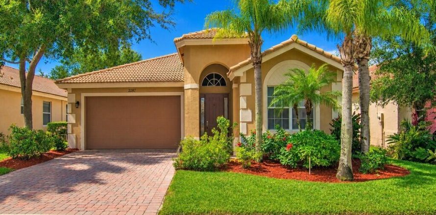 Casa en Port St. Lucie, Florida 3 dormitorios, 202.71 m2 № 2295975