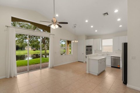 Casa en venta en Port St. Lucie, Florida, 3 dormitorios, 202.71 m2 № 2295975 - foto 12