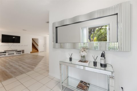 House in Pinecrest, Florida 3 bedrooms, 202.9 sq.m. № 1846060 - photo 2