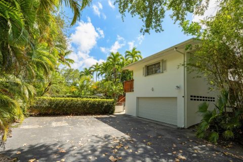 House in Pinecrest, Florida 3 bedrooms, 202.9 sq.m. № 1846060 - photo 22