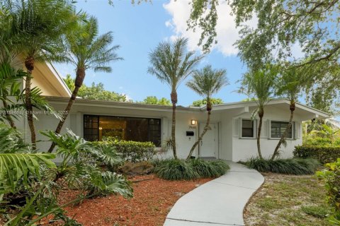 House in Pinecrest, Florida 3 bedrooms, 202.9 sq.m. № 1846060 - photo 1
