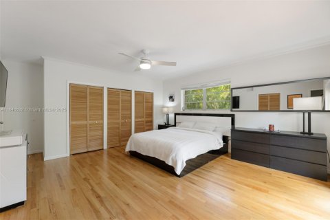 House in Pinecrest, Florida 3 bedrooms, 202.9 sq.m. № 1846060 - photo 11