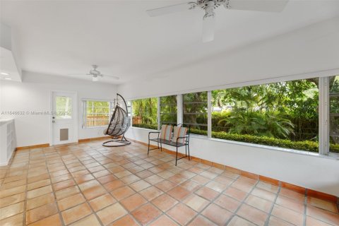 House in Pinecrest, Florida 3 bedrooms, 202.9 sq.m. № 1846060 - photo 17