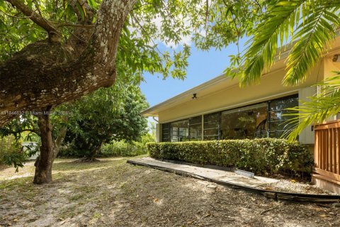 House in Pinecrest, Florida 3 bedrooms, 202.9 sq.m. № 1846060 - photo 23