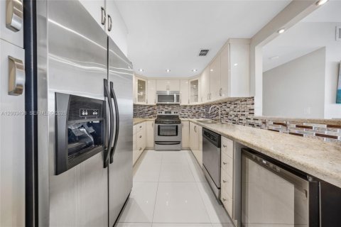 Condominio en venta en Sunny Isles Beach, Florida, 2 dormitorios, 141.3 m2 № 2068703 - foto 11