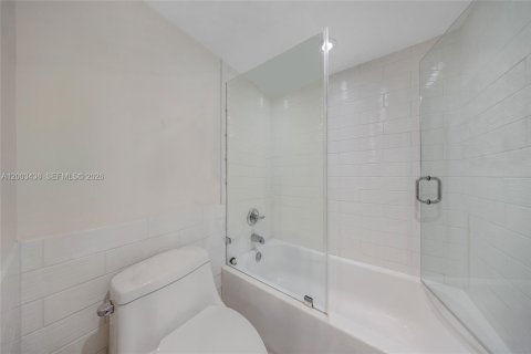 Condominio en venta en Sunny Isles Beach, Florida, 2 dormitorios, 141.3 m2 № 2068703 - foto 20