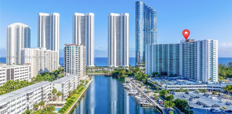 Condominio en Sunny Isles Beach, Florida, 2 dormitorios  № 2068703