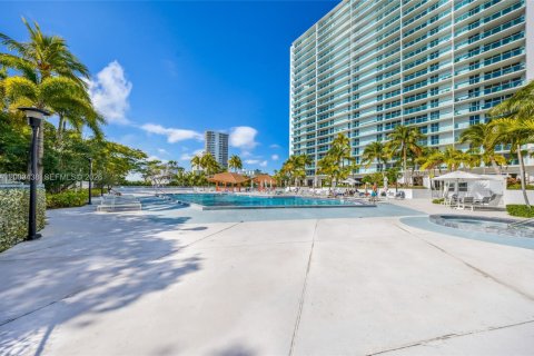 Condominio en venta en Sunny Isles Beach, Florida, 2 dormitorios, 141.3 m2 № 2068703 - foto 26