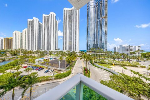 Condominio en venta en Sunny Isles Beach, Florida, 2 dormitorios, 141.3 m2 № 2068703 - foto 24