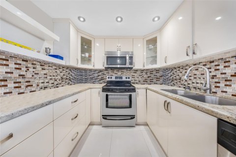 Condominio en venta en Sunny Isles Beach, Florida, 2 dormitorios, 141.3 m2 № 2068703 - foto 13