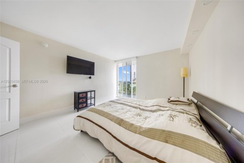 Condominio en venta en Sunny Isles Beach, Florida, 2 dormitorios, 141.3 m2 № 2068703 - foto 15