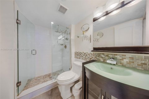 Condominio en venta en Sunny Isles Beach, Florida, 2 dormitorios, 141.3 m2 № 2068703 - foto 22